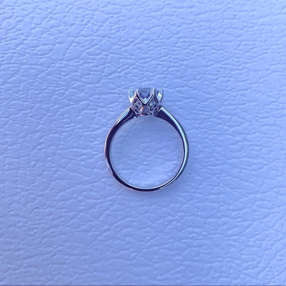 Stunning Swarovski Blue solitaire Brand New Size 7 - Picture 3 of 6